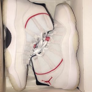 Air Jordan 11 platinum tint